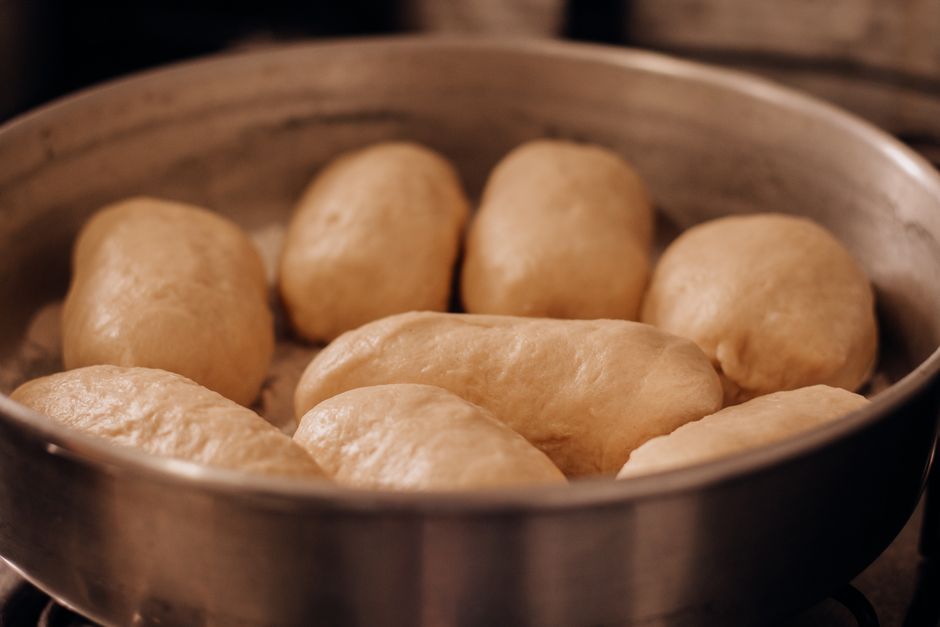 Enkelt bröd i långpanna (mjuka rutor) – recept