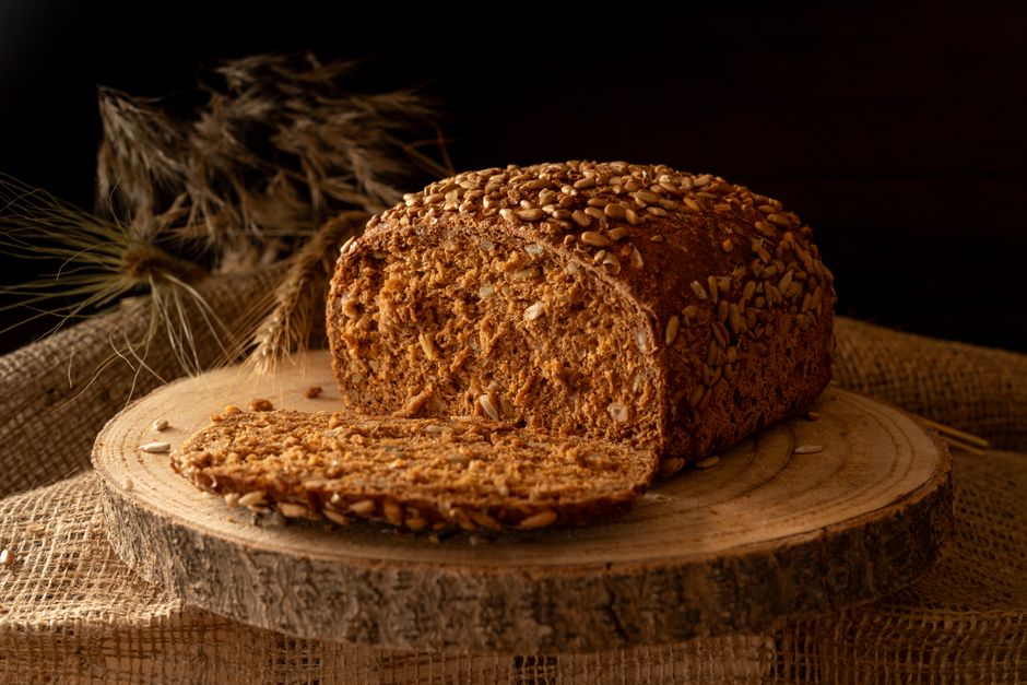 Saftigt grovt bröd med morot och solrosfrön – recept